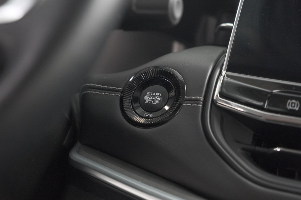Jeep Compass 4xe 190 Plug-in Hybrid Electric Limited | Elektrisch Panoramadak | Camera | Adaptieve Cruise Control | Apple Carplay | Pack Winter
