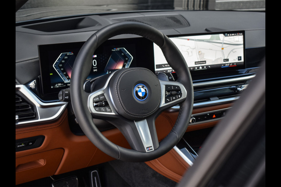 BMW X5 xDrive50e | M-SPORT | ICONIC GLOW | COMFORT ACCESS | CARBON INLEG | SOFT-CLOSE | TREKHAAK | PANORAMADAK | COMFORT SEATS | ADAPTI