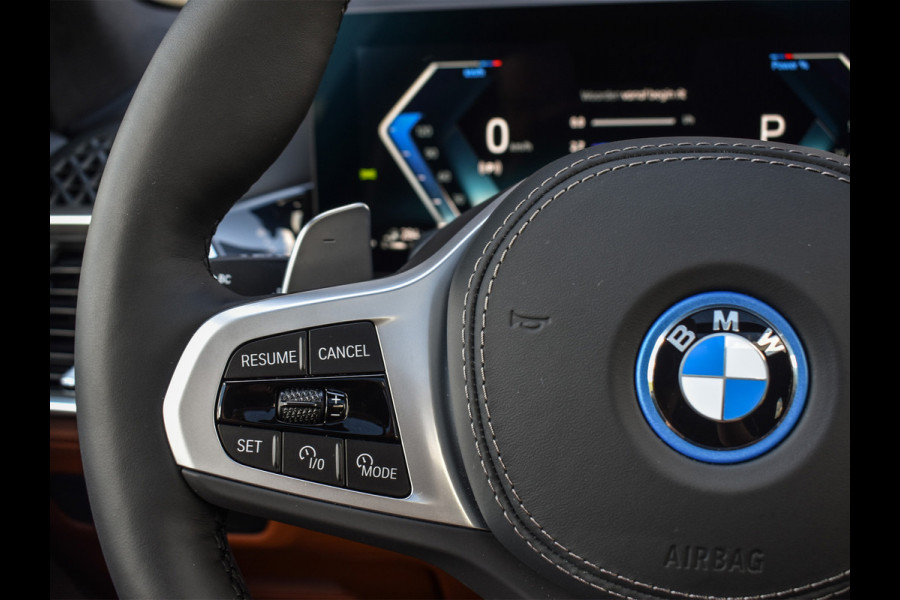 BMW X5 xDrive50e | M-SPORT | ICONIC GLOW | COMFORT ACCESS | CARBON INLEG | SOFT-CLOSE | TREKHAAK | PANORAMADAK | COMFORT SEATS | ADAPTI