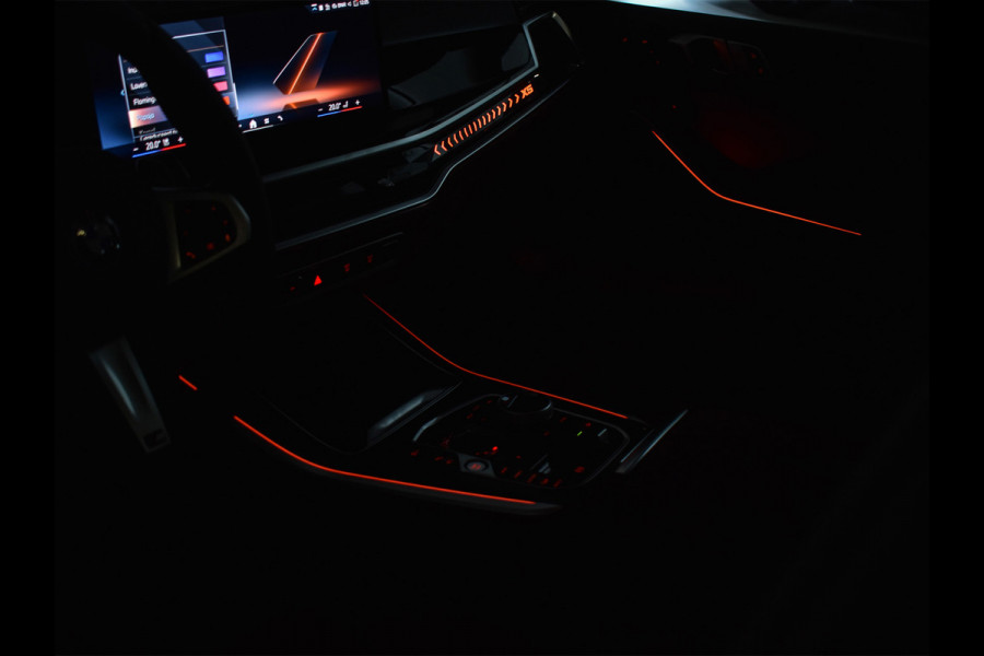 BMW X5 xDrive50e | M-SPORT | ICONIC GLOW | COMFORT ACCESS | CARBON INLEG | SOFT-CLOSE | TREKHAAK | PANORAMADAK | COMFORT SEATS | ADAPTI