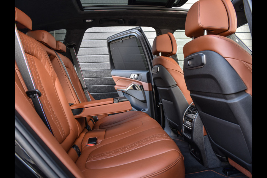 BMW X5 xDrive50e | M-SPORT | ICONIC GLOW | COMFORT ACCESS | CARBON INLEG | SOFT-CLOSE | TREKHAAK | PANORAMADAK | COMFORT SEATS | ADAPTI