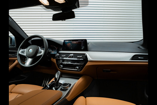 BMW 5 Serie Touring 530i M-Sport - Pano - Trekhaak - Comfortzetels - Driving + Parking Ass Plus - Hifi