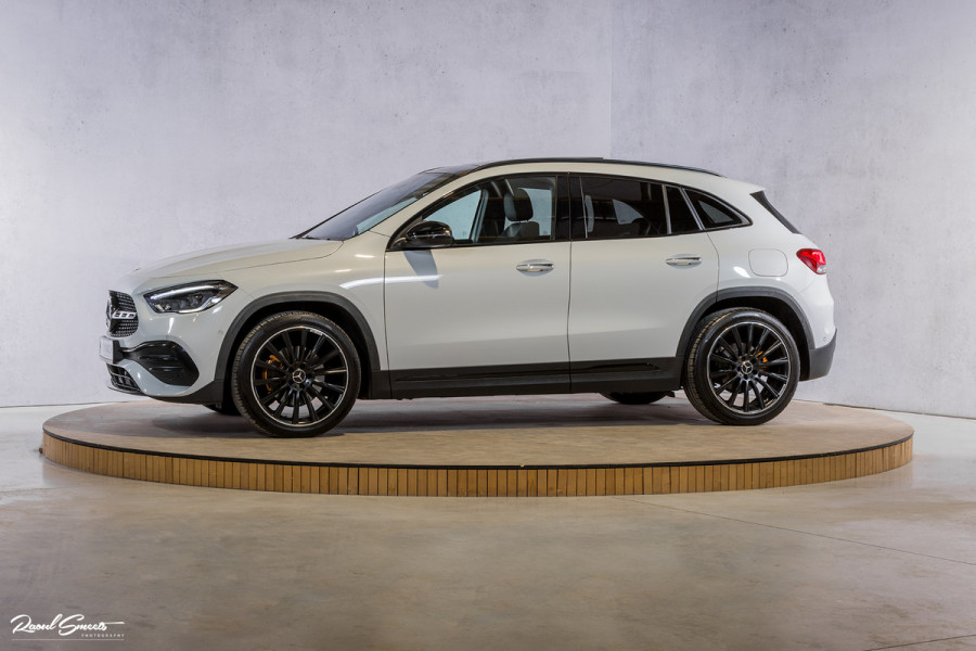Mercedes-Benz GLA 180 Business Solution AMG | Panorama dak | Memory stoelen | Matrix led | Apple carplay |
