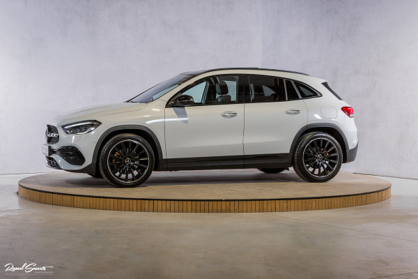 Mercedes-Benz GLA 180 Business Solution AMG | Panorama dak | Memory stoelen | Matrix led | Apple carplay |