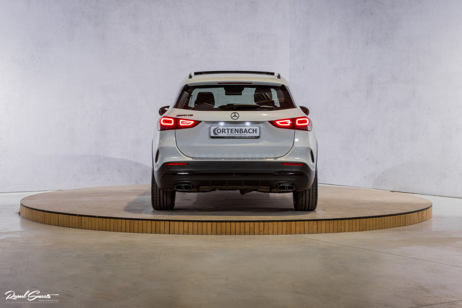 Mercedes-Benz GLA 180 Business Solution AMG | Panorama dak | Memory stoelen | Matrix led | Apple carplay |