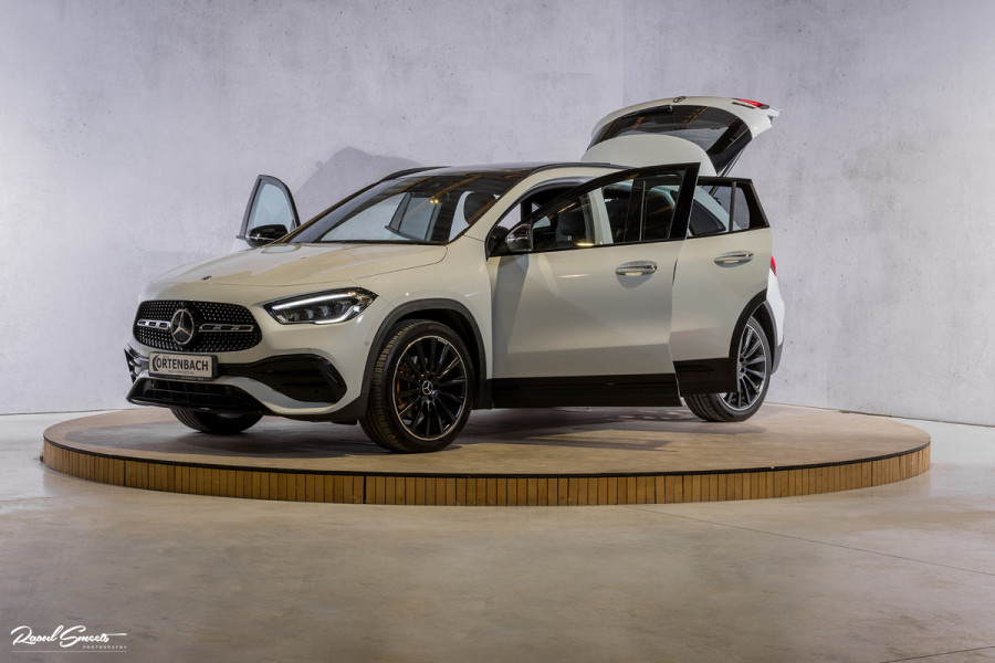Mercedes-Benz GLA 180 Business Solution AMG | Panorama dak | Memory stoelen | Matrix led | Apple carplay |