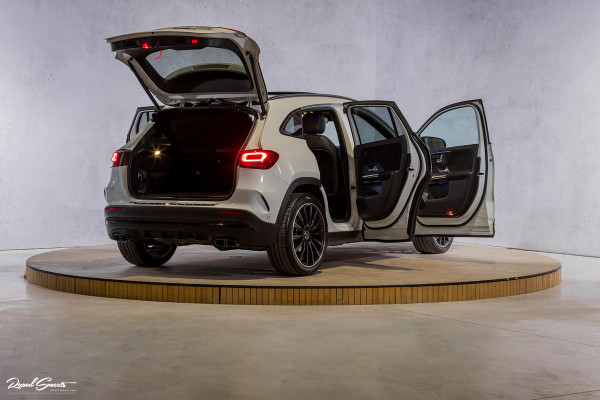Mercedes-Benz GLA 180 Business Solution AMG | Panorama dak | Memory stoelen | Matrix led | Apple carplay |