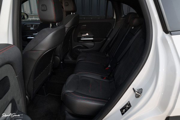 Mercedes-Benz GLA 180 Business Solution AMG | Panorama dak | Memory stoelen | Matrix led | Apple carplay |