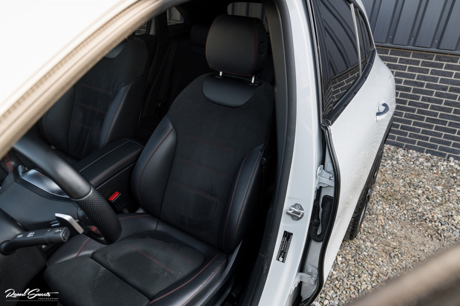Mercedes-Benz GLA 180 Business Solution AMG | Panorama dak | Memory stoelen | Matrix led | Apple carplay |