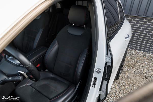 Mercedes-Benz GLA 180 Business Solution AMG | Panorama dak | Memory stoelen | Matrix led | Apple carplay |
