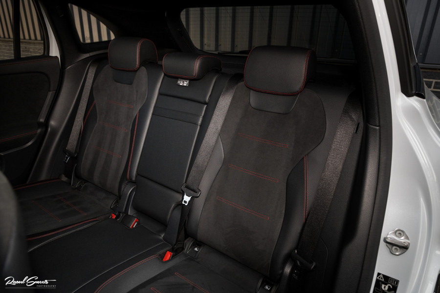 Mercedes-Benz GLA 180 Business Solution AMG | Panorama dak | Memory stoelen | Matrix led | Apple carplay |