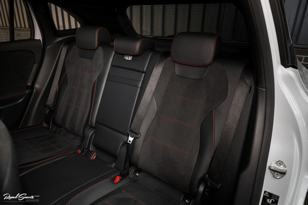 Mercedes-Benz GLA 180 Business Solution AMG | Panorama dak | Memory stoelen | Matrix led | Apple carplay |
