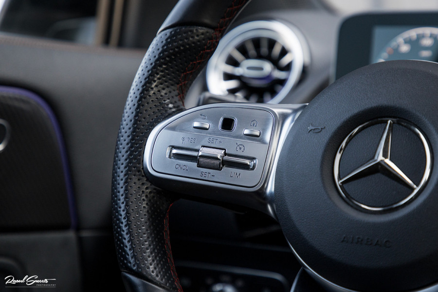 Mercedes-Benz GLA 180 Business Solution AMG | Panorama dak | Memory stoelen | Matrix led | Apple carplay |