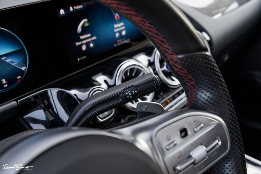 Mercedes-Benz GLA 180 Business Solution AMG | Panorama dak | Memory stoelen | Matrix led | Apple carplay |