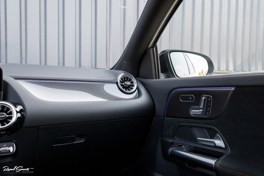 Mercedes-Benz GLA 180 Business Solution AMG | Panorama dak | Memory stoelen | Matrix led | Apple carplay |