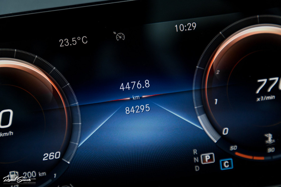 Mercedes-Benz GLA 180 Business Solution AMG | Panorama dak | Memory stoelen | Matrix led | Apple carplay |