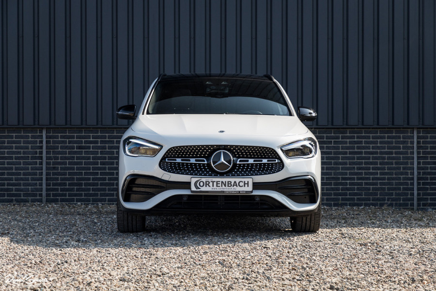 Mercedes-Benz GLA 180 Business Solution AMG | Panorama dak | Memory stoelen | Matrix led | Apple carplay |