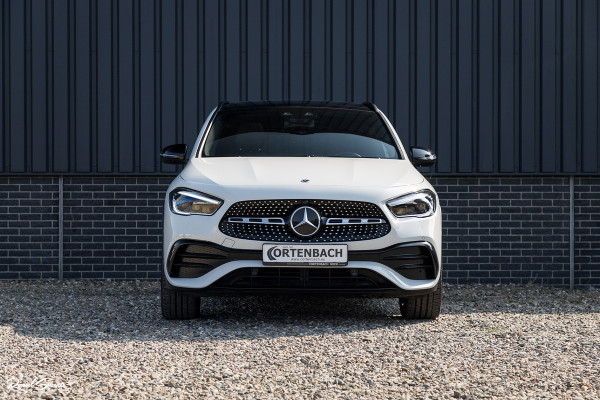Mercedes-Benz GLA 180 Business Solution AMG | Panorama dak | Memory stoelen | Matrix led | Apple carplay |