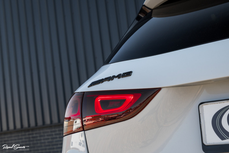 Mercedes-Benz GLA 180 Business Solution AMG | Panorama dak | Memory stoelen | Matrix led | Apple carplay |