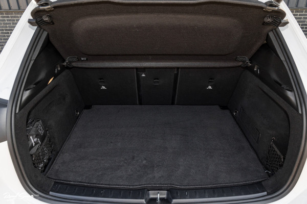 Mercedes-Benz GLA 180 Business Solution AMG | Panorama dak | Memory stoelen | Matrix led | Apple carplay |