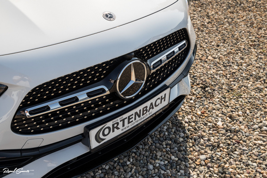 Mercedes-Benz GLA 180 Business Solution AMG | Panorama dak | Memory stoelen | Matrix led | Apple carplay |