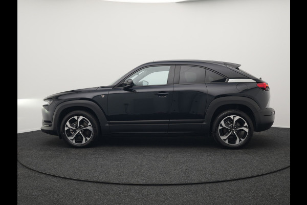 Mazda MX-30 e-SkyActiv R-EV 170 Makoto Plug In Hybrid PHEV | Schuifdak | Adaptive Cruise | 360 Camera | Head Up | BOSE Sound | Keyless | Apple Carplay | Sportstoelen Verwarmd | 18 " L.M |