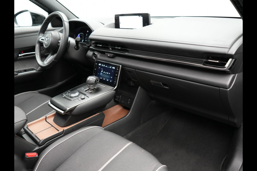 Mazda MX-30 e-SkyActiv R-EV 170 Makoto Plug In Hybrid PHEV | Schuifdak | Adaptive Cruise | 360 Camera | Head Up | BOSE Sound | Keyless | Apple Carplay | Sportstoelen Verwarmd | 18 " L.M |