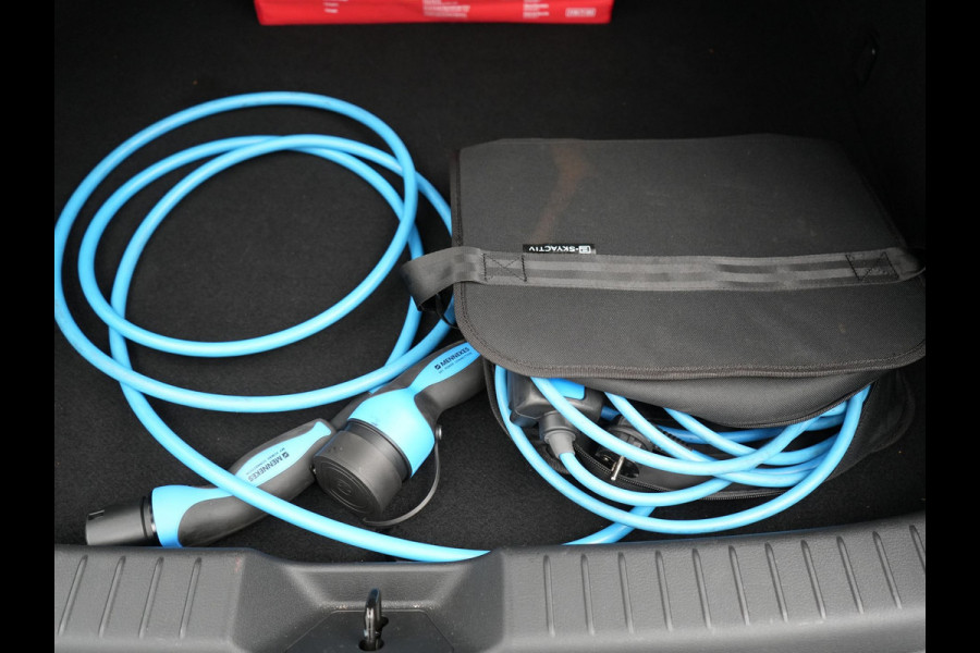Mazda MX-30 e-SkyActiv R-EV 170 Makoto Plug In Hybrid PHEV | Schuifdak | Adaptive Cruise | 360 Camera | Head Up | BOSE Sound | Keyless | Apple Carplay | Sportstoelen Verwarmd | 18 " L.M |