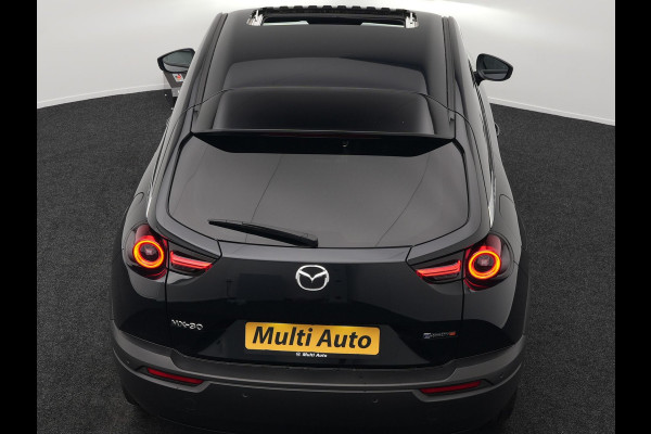 Mazda MX-30 e-SkyActiv R-EV 170 Makoto Plug In Hybrid PHEV | Schuifdak | Adaptive Cruise | 360 Camera | Head Up | BOSE Sound | Keyless | Apple Carplay | Sportstoelen Verwarmd | 18 " L.M |