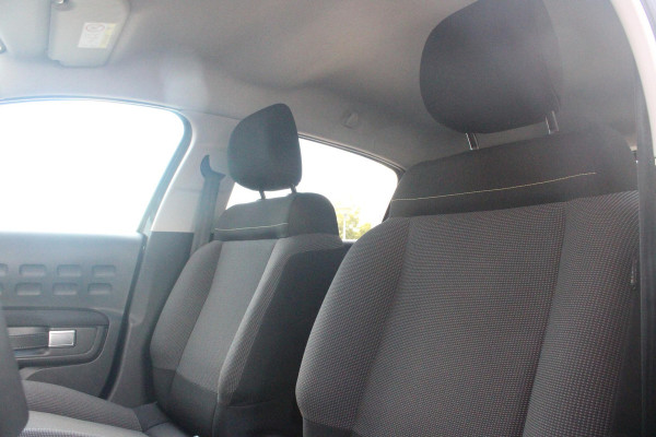 Citroën C3 1.2 82PK MAX | NAVIGATIE | ACHTERUITRIJ CAMERA | CLIMATE CONTROL | CRUISE CONTROL | APPLE CARPLAY/ANDROID AUTO | LICHTMETALEN VELGEN 16" | DAB+ RADIO | REGEN/LICHT SENSOR |