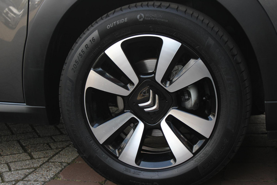 Citroën C3 1.2 82PK MAX | NAVIGATIE | ACHTERUITRIJ CAMERA | CLIMATE CONTROL | CRUISE CONTROL | APPLE CARPLAY/ANDROID AUTO | LICHTMETALEN VELGEN 16" | DAB+ RADIO | REGEN/LICHT SENSOR |