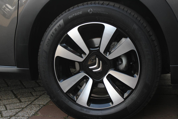Citroën C3 1.2 82PK MAX | NAVIGATIE | ACHTERUITRIJ CAMERA | CLIMATE CONTROL | CRUISE CONTROL | APPLE CARPLAY/ANDROID AUTO | LICHTMETALEN VELGEN 16" | DAB+ RADIO | REGEN/LICHT SENSOR |
