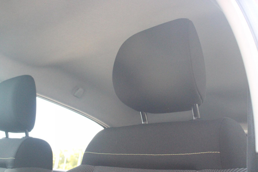 Citroën C3 1.2 82PK MAX | NAVIGATIE | ACHTERUITRIJ CAMERA | CLIMATE CONTROL | CRUISE CONTROL | APPLE CARPLAY/ANDROID AUTO | LICHTMETALEN VELGEN 16" | DAB+ RADIO | REGEN/LICHT SENSOR |