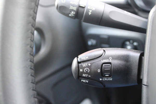 Citroën C3 1.2 82PK MAX | NAVIGATIE | ACHTERUITRIJ CAMERA | CLIMATE CONTROL | CRUISE CONTROL | APPLE CARPLAY/ANDROID AUTO | LICHTMETALEN VELGEN 16" | DAB+ RADIO | REGEN/LICHT SENSOR |