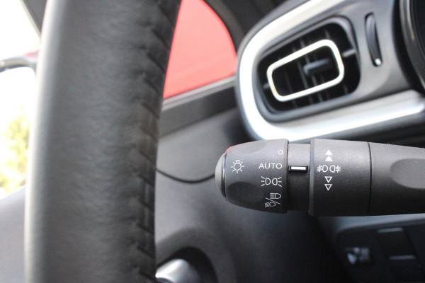 Citroën C3 1.2 82PK MAX | NAVIGATIE | ACHTERUITRIJ CAMERA | CLIMATE CONTROL | CRUISE CONTROL | APPLE CARPLAY/ANDROID AUTO | LICHTMETALEN VELGEN 16" | DAB+ RADIO | REGEN/LICHT SENSOR |