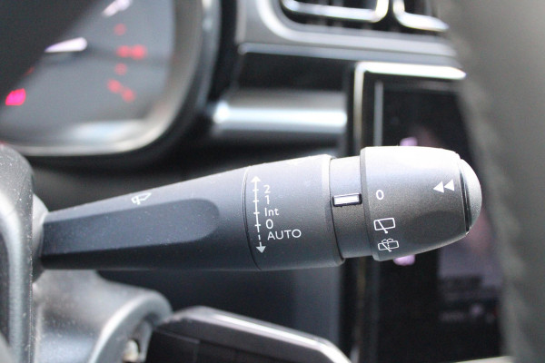 Citroën C3 1.2 82PK MAX | NAVIGATIE | ACHTERUITRIJ CAMERA | CLIMATE CONTROL | CRUISE CONTROL | APPLE CARPLAY/ANDROID AUTO | LICHTMETALEN VELGEN 16" | DAB+ RADIO | REGEN/LICHT SENSOR |