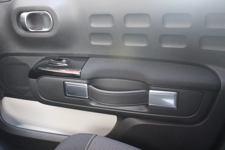 Citroën C3 1.2 82PK MAX | NAVIGATIE | ACHTERUITRIJ CAMERA | CLIMATE CONTROL | CRUISE CONTROL | APPLE CARPLAY/ANDROID AUTO | LICHTMETALEN VELGEN 16" | DAB+ RADIO | REGEN/LICHT SENSOR |