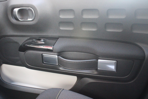 Citroën C3 1.2 82PK MAX | NAVIGATIE | ACHTERUITRIJ CAMERA | CLIMATE CONTROL | CRUISE CONTROL | APPLE CARPLAY/ANDROID AUTO | LICHTMETALEN VELGEN 16" | DAB+ RADIO | REGEN/LICHT SENSOR |