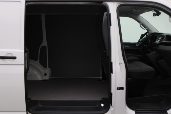 Volkswagen Transporter 2.0 TDI L1H1 Airco, ACC, LED, Camera, Apple Carplay, Bluetooth, PDC, Trekhaak, 18''
