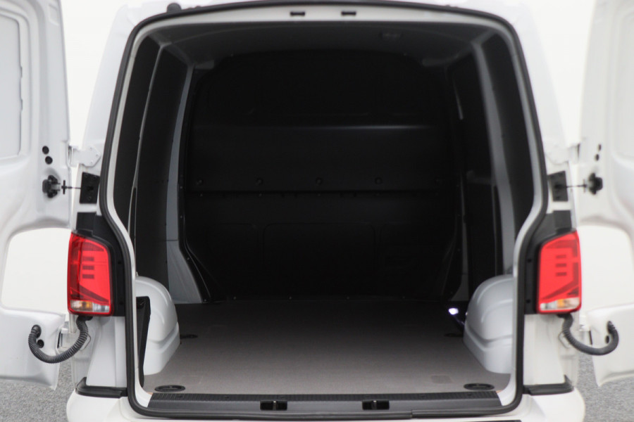 Volkswagen Transporter 2.0 TDI L1H1 Airco, ACC, LED, Camera, Apple Carplay, Bluetooth, PDC, Trekhaak, 18''