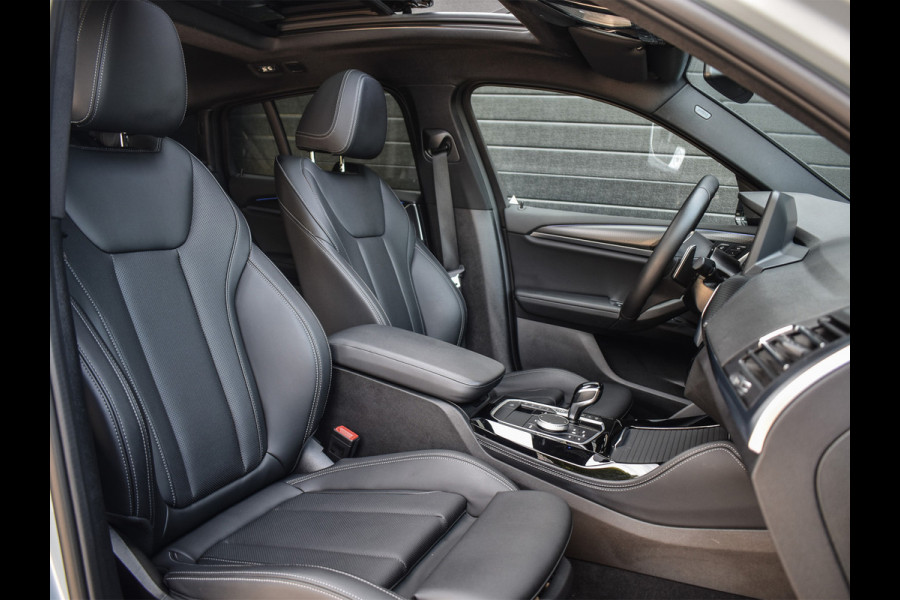 BMW X4 xDrive30i HIGH EXECUTIVE | M-SPORT | SHADOW-LINE | PANORAMADAK | TREKHAAK | COMFORT ACCESS | PANORAMADAK | MEMORY SEATS | HARMAN