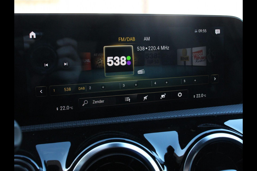 Mercedes-Benz A-Klasse 200 AMG Line | Navigatie | Climate Control | Camera | Virtual Cockpit | Led | Stoelverwarming