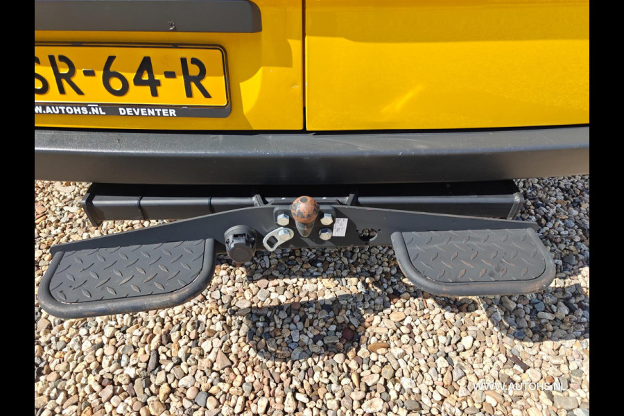 Volkswagen Crafter 35 2.0 TDI L2H2, Euro 6 140PK , Apk Aug. 2026 , Airco , cruise , camera, Post NL Uitvoering , Nette bus.