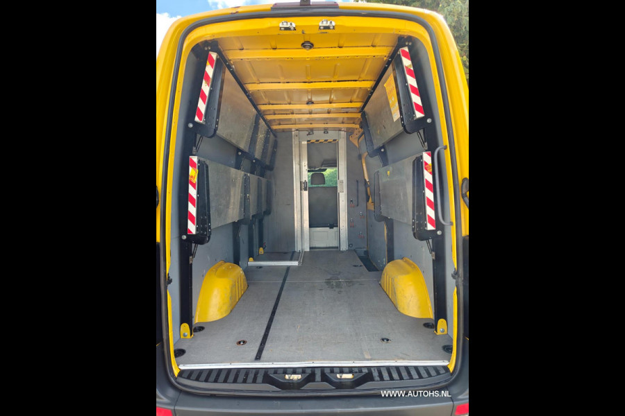 Volkswagen Crafter 35 2.0 TDI L2H2, Euro 6 140PK , Apk Aug. 2026 , Airco , cruise , camera, Post NL Uitvoering , Nette bus.