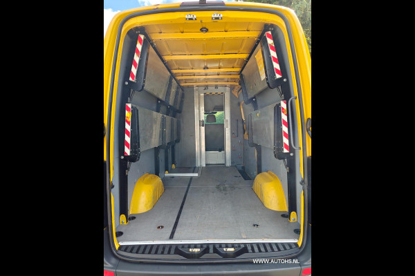 Volkswagen Crafter 35 2.0 TDI L2H2, Euro 6 140PK , Apk Aug. 2026 , Airco , cruise , camera, Post NL Uitvoering , Nette bus.