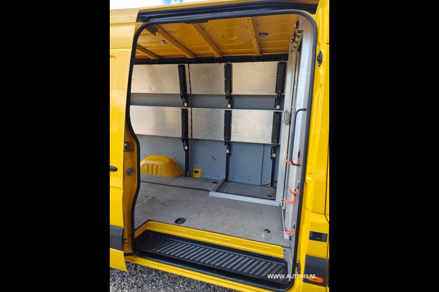 Volkswagen Crafter 35 2.0 TDI L2H2, Euro 6 140PK , Apk Aug. 2026 , Airco , cruise , camera, Post NL Uitvoering , Nette bus.