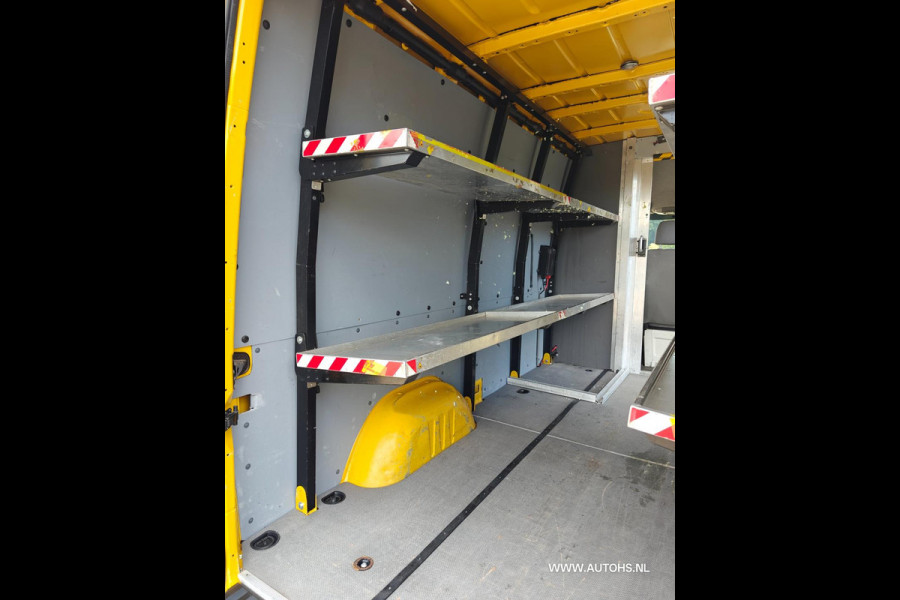 Volkswagen Crafter 35 2.0 TDI L2H2, Euro 6 140PK , Apk Aug. 2026 , Airco , cruise , camera, Post NL Uitvoering , Nette bus.