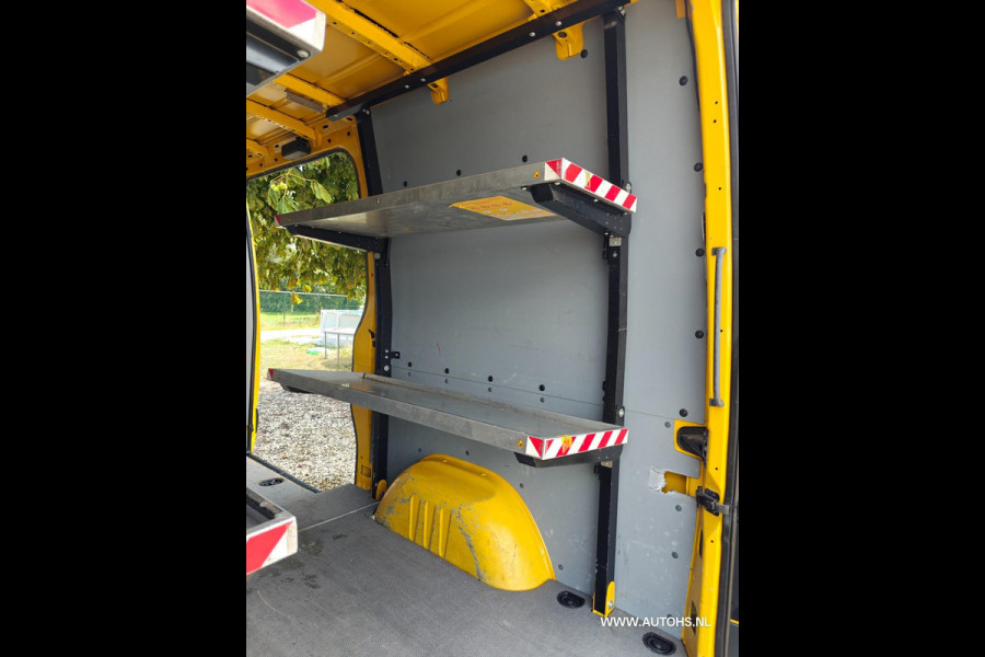 Volkswagen Crafter 35 2.0 TDI L2H2, Euro 6 140PK , Apk Aug. 2026 , Airco , cruise , camera, Post NL Uitvoering , Nette bus.