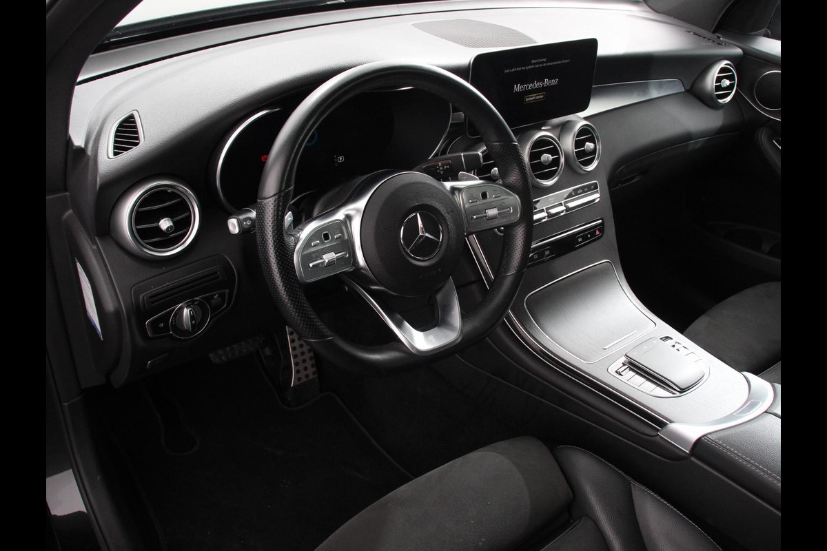 Mercedes-Benz GLC 300e 4MATIC AMG Line PHEV Mercedes-Benz GLC-klasse 300e 4MATIC AMG Line | Panoramadak | 360* Camera | Ambiente Verlichting | 19 Inch Lichtmetalen Velgen | Mercedes-Benz GLC 300e 4MATIC AMG Line PHEV Mercedes-Benz GLC-klasse 300e 4MATIC AMG Line | Panoramadak | 360* Camera | Ambiente Verlichting | 19 Inch Lichtmetalen Velgen |