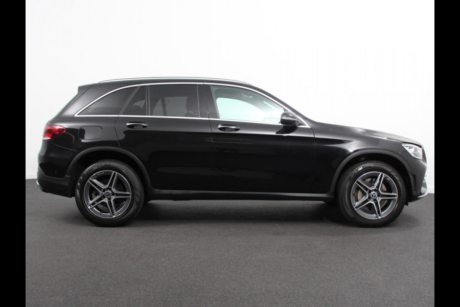 Mercedes-Benz GLC 300e 4MATIC AMG Line PHEV Mercedes-Benz GLC-klasse 300e 4MATIC AMG Line | Panoramadak | 360* Camera | Ambiente Verlichting | 19 Inch Lichtmetalen Velgen |